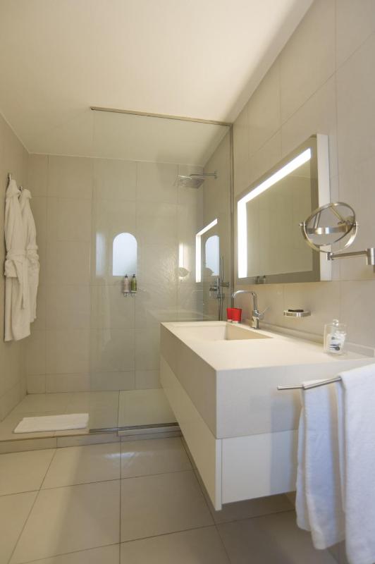 Standard Double Room image 2