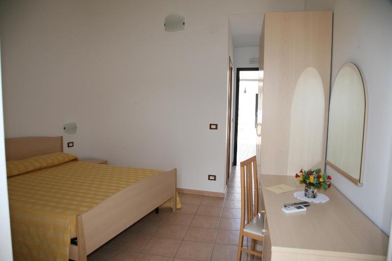 Double Room image 3