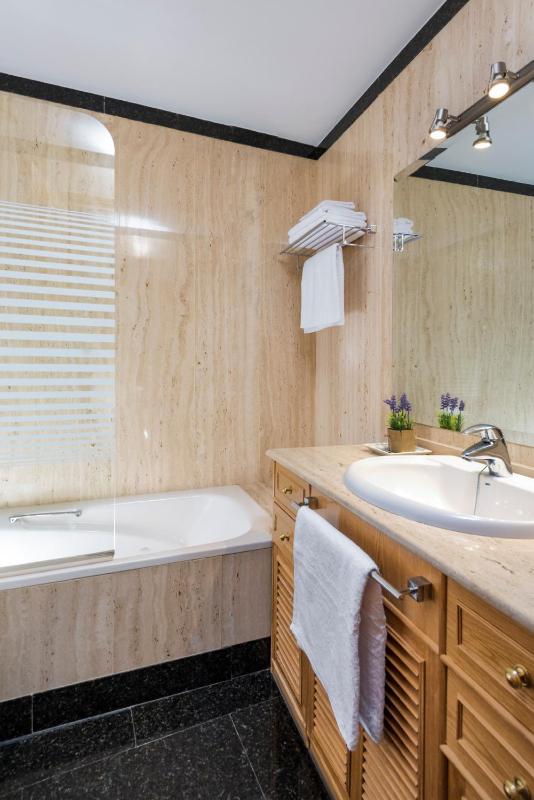 Three-Bedroom Apartment with Terrace image 2