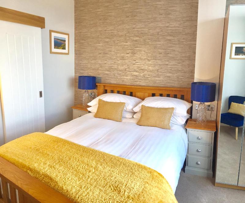 Deluxe Double Room with Sea View image 4