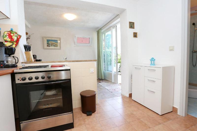 One-Bedroom Apartment with Terrace and Sea View image 3