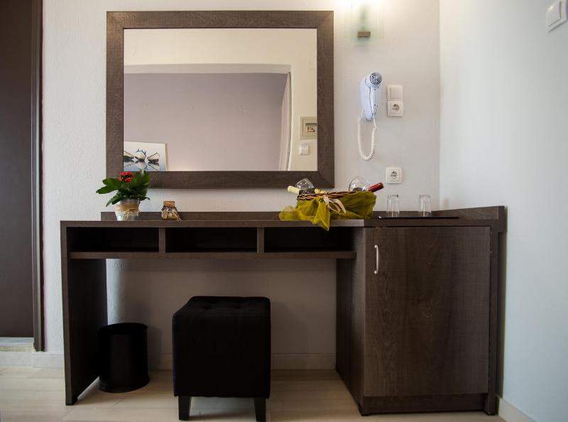 Double Room with Sea View image 3