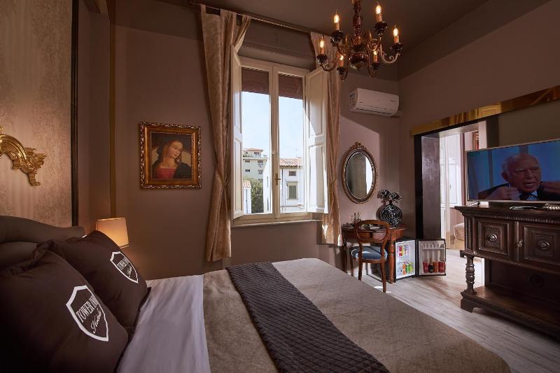 Deluxe Suite with Balcony