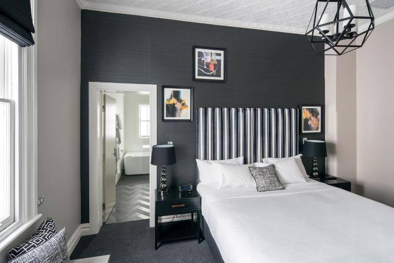 Deluxe Double Room image 4