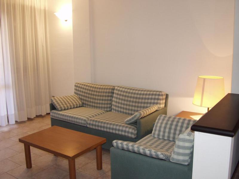 Family Room image 3