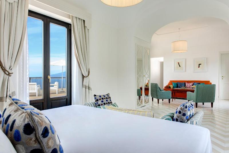 Executive Suite with Sea View image 2