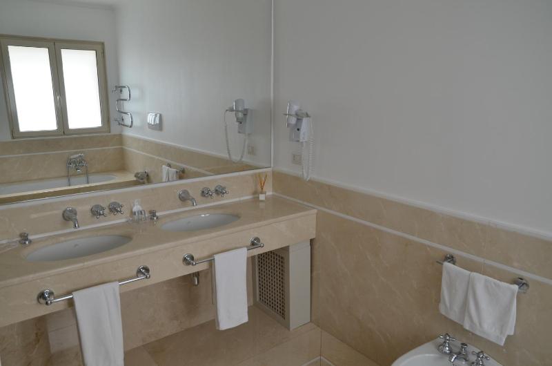 Suite with Balcony image 4