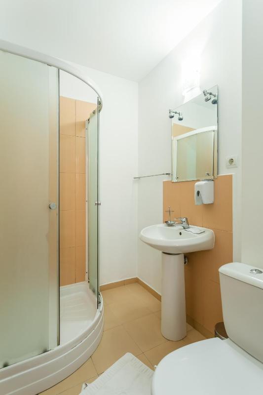 Double Room image 4