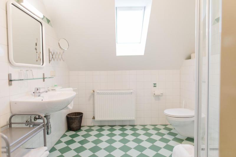 Large Double Room image 3