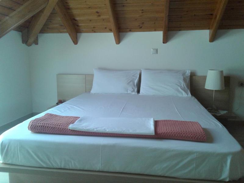 Deluxe Attic Double Room with Sea View image 4