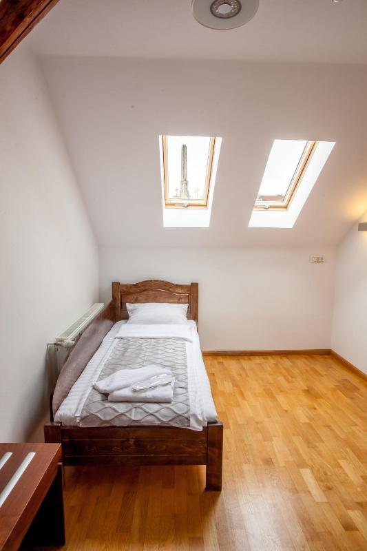 Single Room with Shower image 4