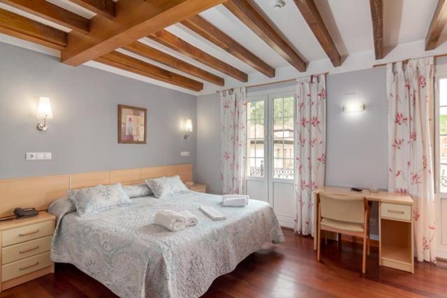 Double or Twin Room image 2