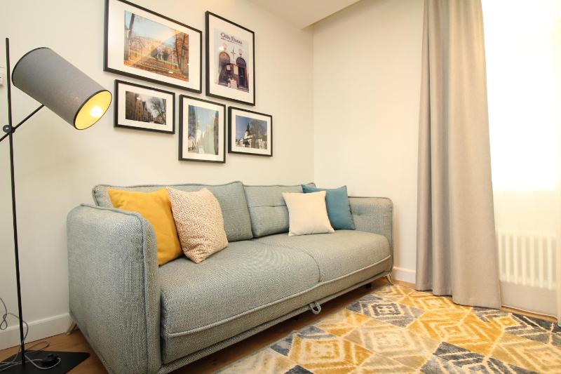 Two-Bedroom Apartment with Small Balcony and Old Town View C46 image 2