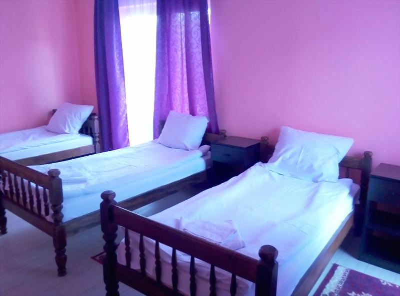 Triple Room with Shared Bathroom image 1