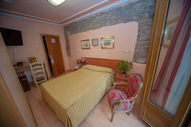 Standard Double or Twin Room image 1