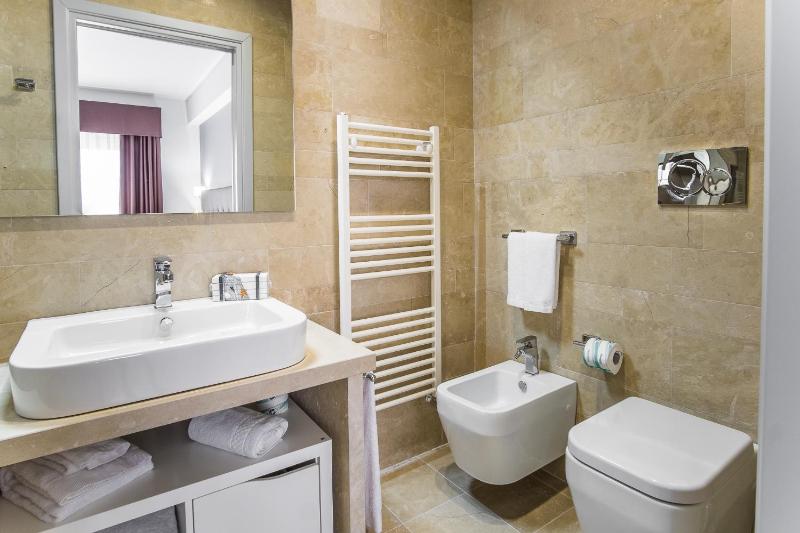 Triple Room image 2