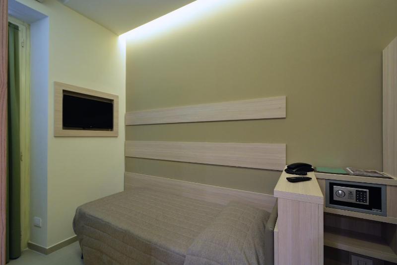 Deluxe Single Room image 2