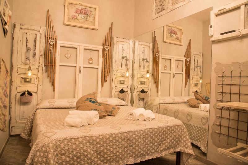 Queen Suite with Spa Bath image 2