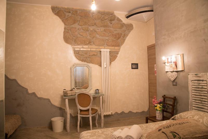 Deluxe Double Room with Shower image 4