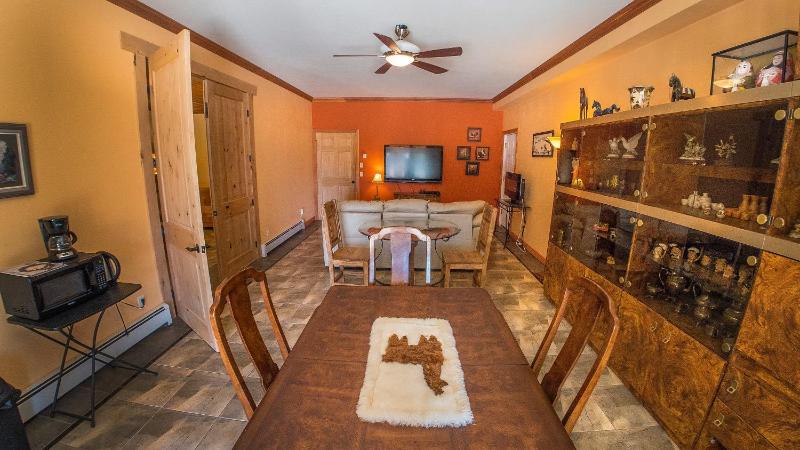 Deluxe Queen Suite - Non-Smoking image 3