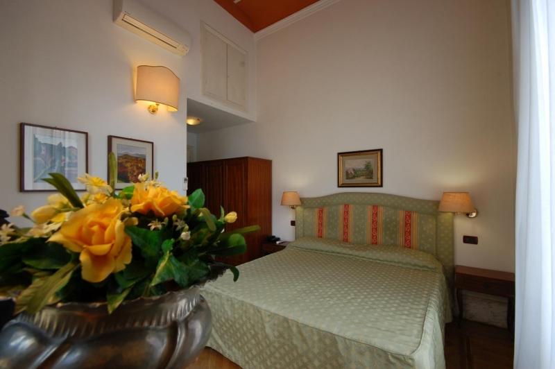 Deluxe Double Room with Balcony and Sea View image 1