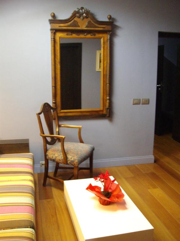 One-Bedroom Suite with Spa Bath image 3