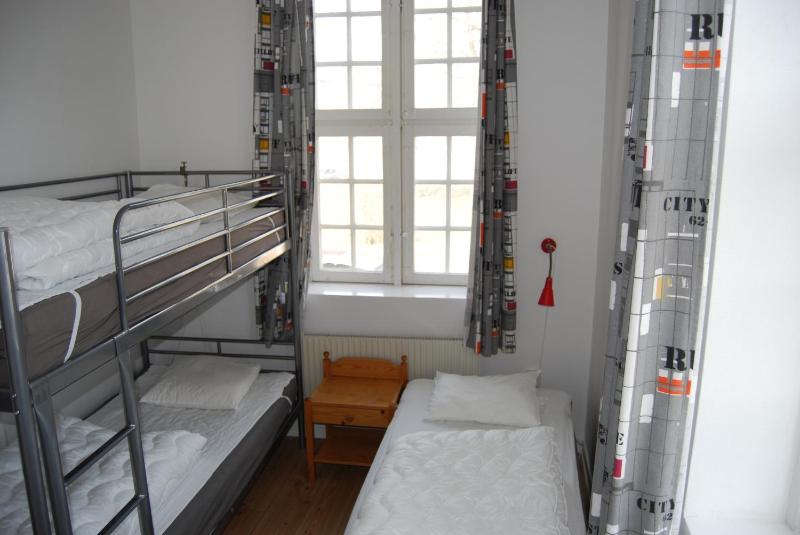 Triple Room with Shared Bathroom image 4