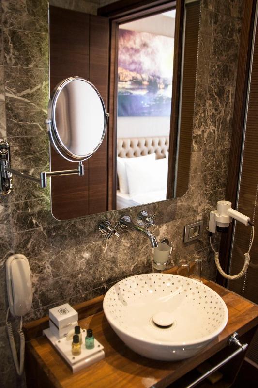 Superior Double or Twin Room image 4