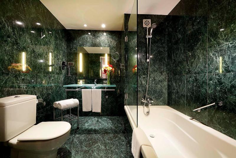 Double Room with Terrace image 2