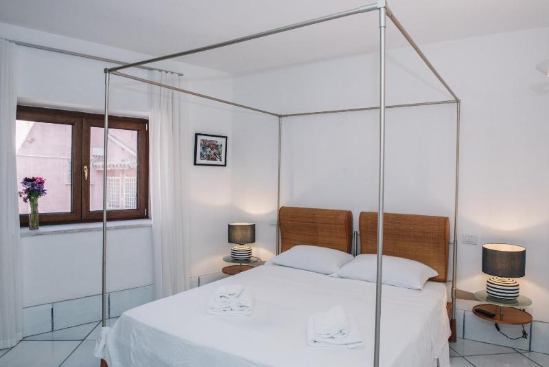 Deluxe King Room image 4