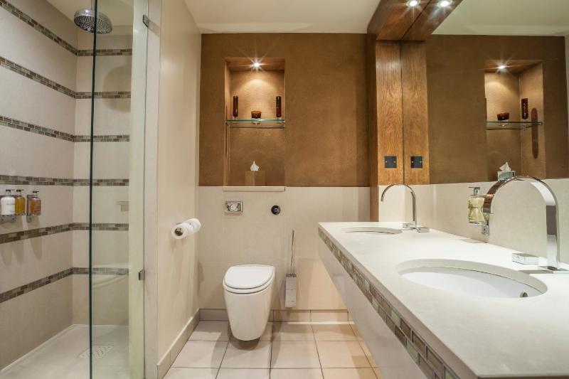 Roseate Executive Suite image 3