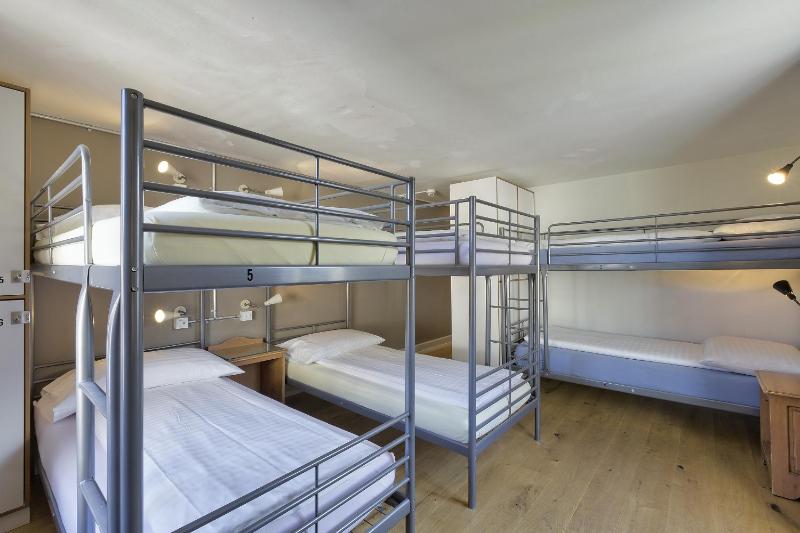 Single Bed in Mixed Dormitory Room with Shared Bathroom  image 4