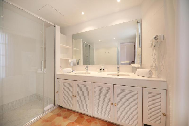 Double Room image 4