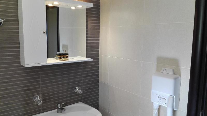 Deluxe Suite with Sea View image 2