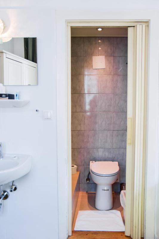 Standard Single Room with Private Bathroom image 2