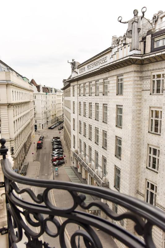 Grand Double Room with Private Bathroom image 4