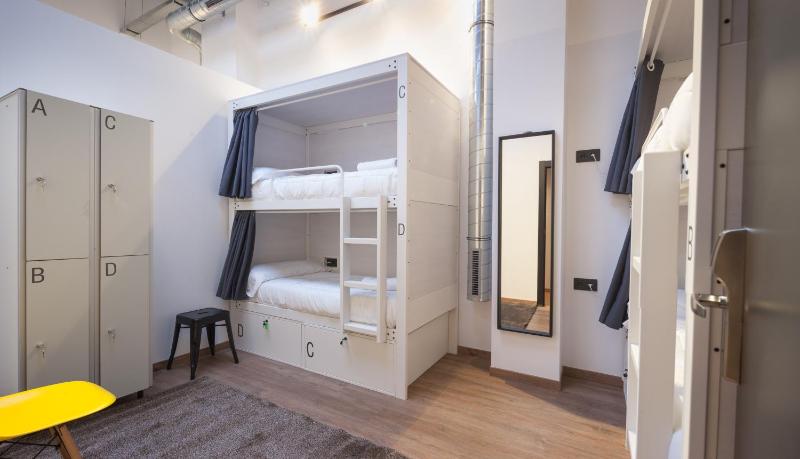 Bed in 6-Bed Dormitory Room image 3