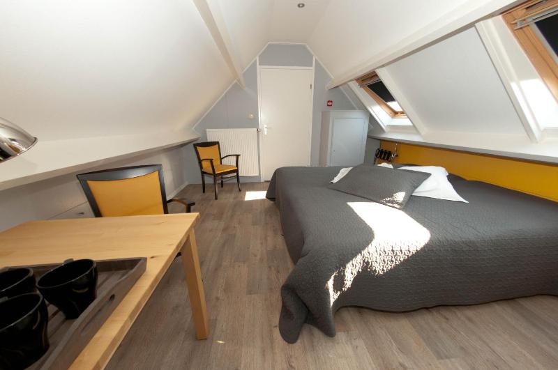 Twin Room image 1