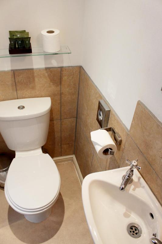 Standard Double Room with Shared Bathroom image 3