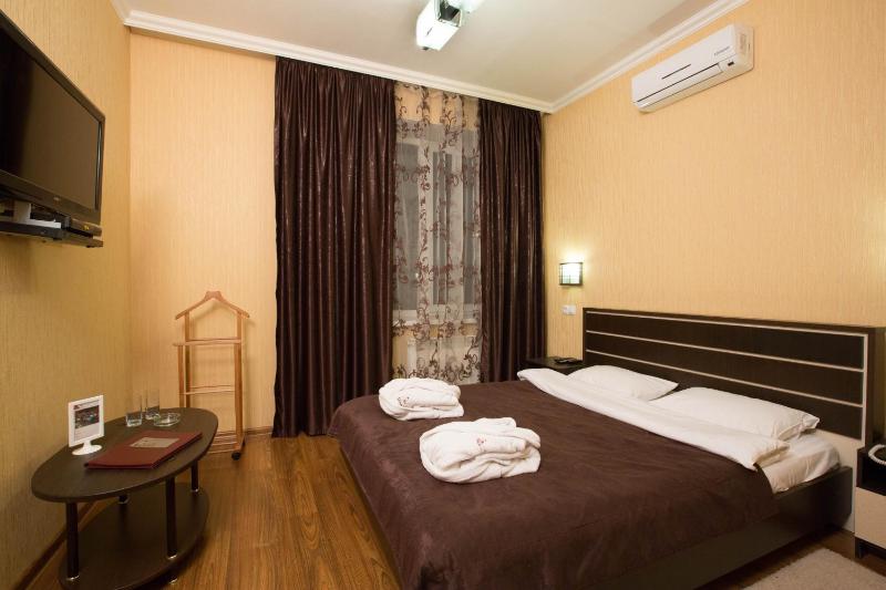 Economy Double Room image 3