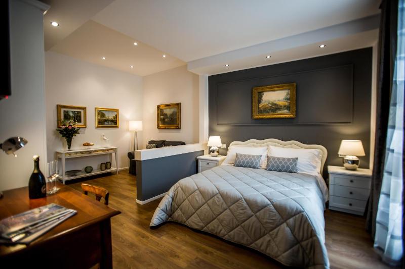 Superior Suite with Balcony image 1