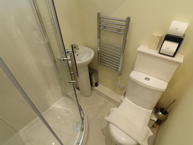 Twin Room with Private Bathroom image 2