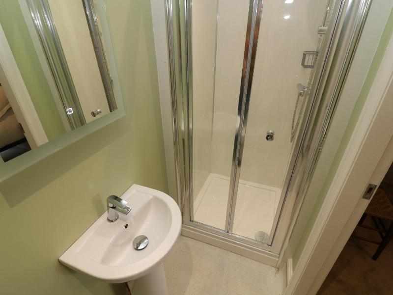 Double Room image 3