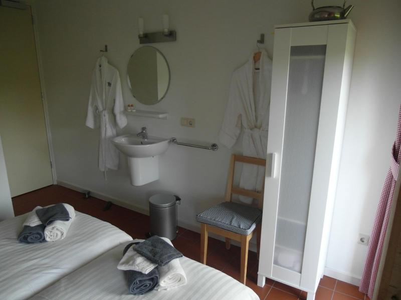 Small Double Room image 3