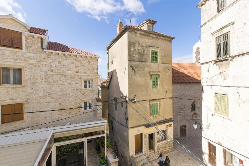 Apartment Nikolina Old town - image 10