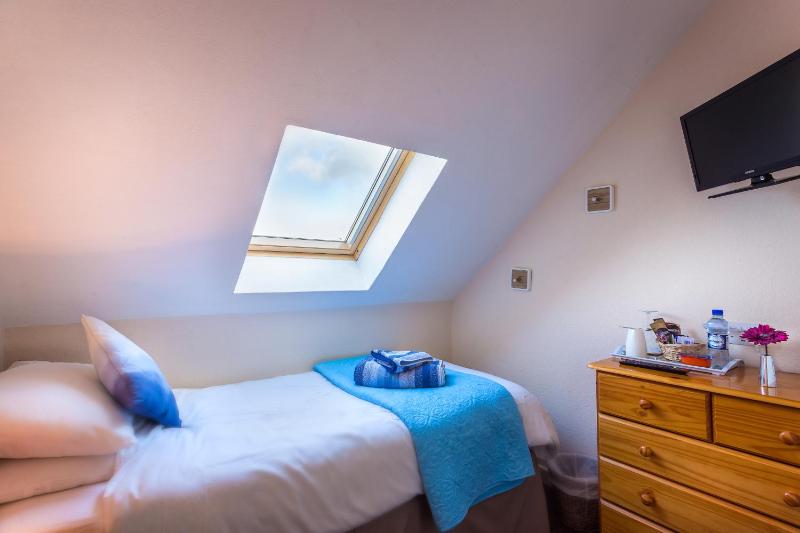 Single Room with Private Bathroom image 1