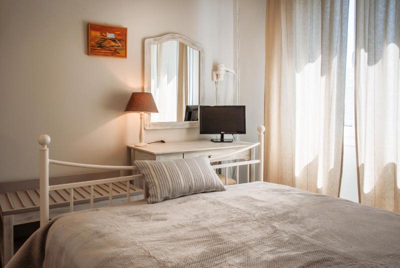 One-Bedroom Apartment (4-5 Adults) image 3