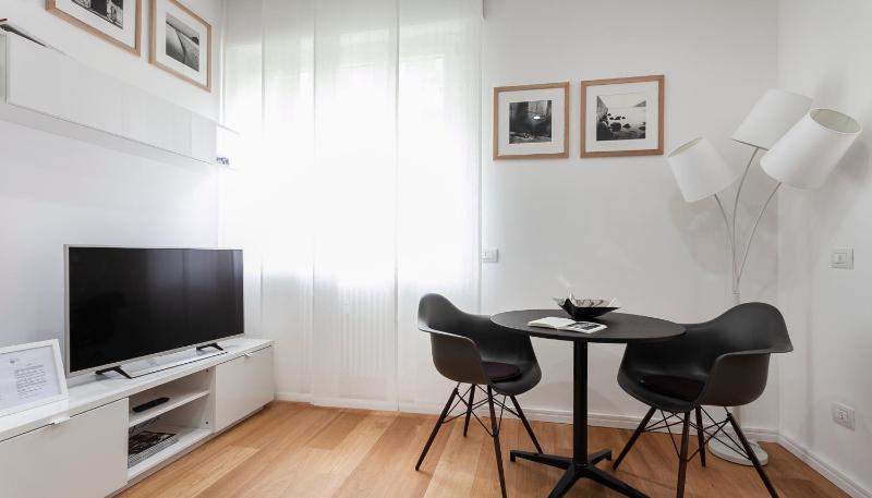 One-Bedroom Apartment image 4