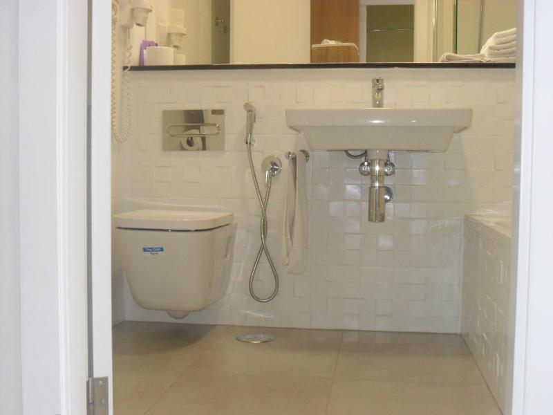 Twin Room image 2