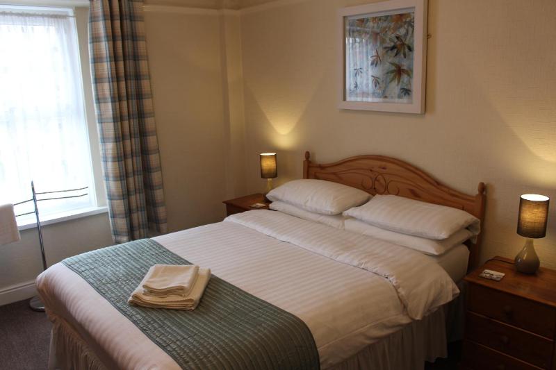 Double Room Ensuite image 3